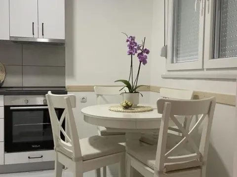 Rent, two bedroom apartment, 55m², Stari Grad, Beograd - image 3