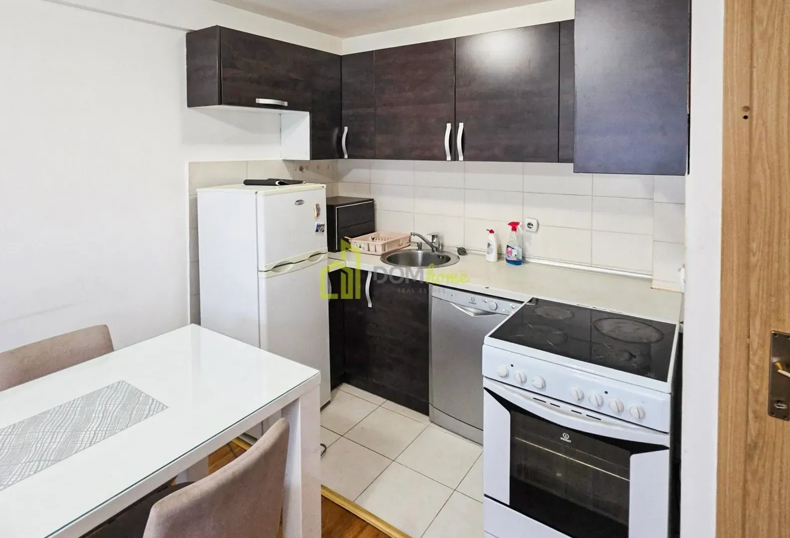 Izdavanje, dvosoban stan, 50m², Stari Aerodrom, Podgorica