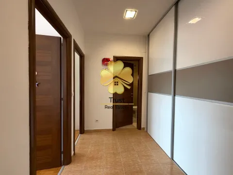 Rent, three bedroom apartment, 100m², City Kvart, Podgorica - image 10