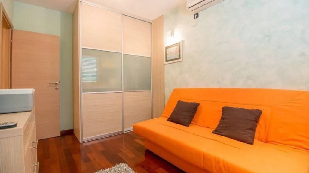 Prodaja, dvosoban stan, 70m², Centar, Tivat