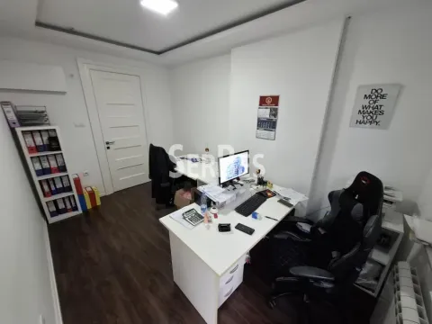 Izdavanje, stan, 150m², Socijalno, Novi Sad Sve Podlokacije - image 11