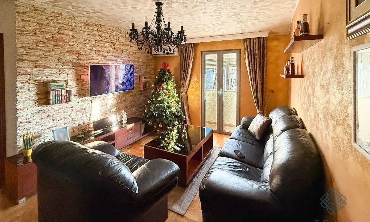 Izdavanje, dvosoban stan, 60m², Kod Big Fashion-a, Podgorica