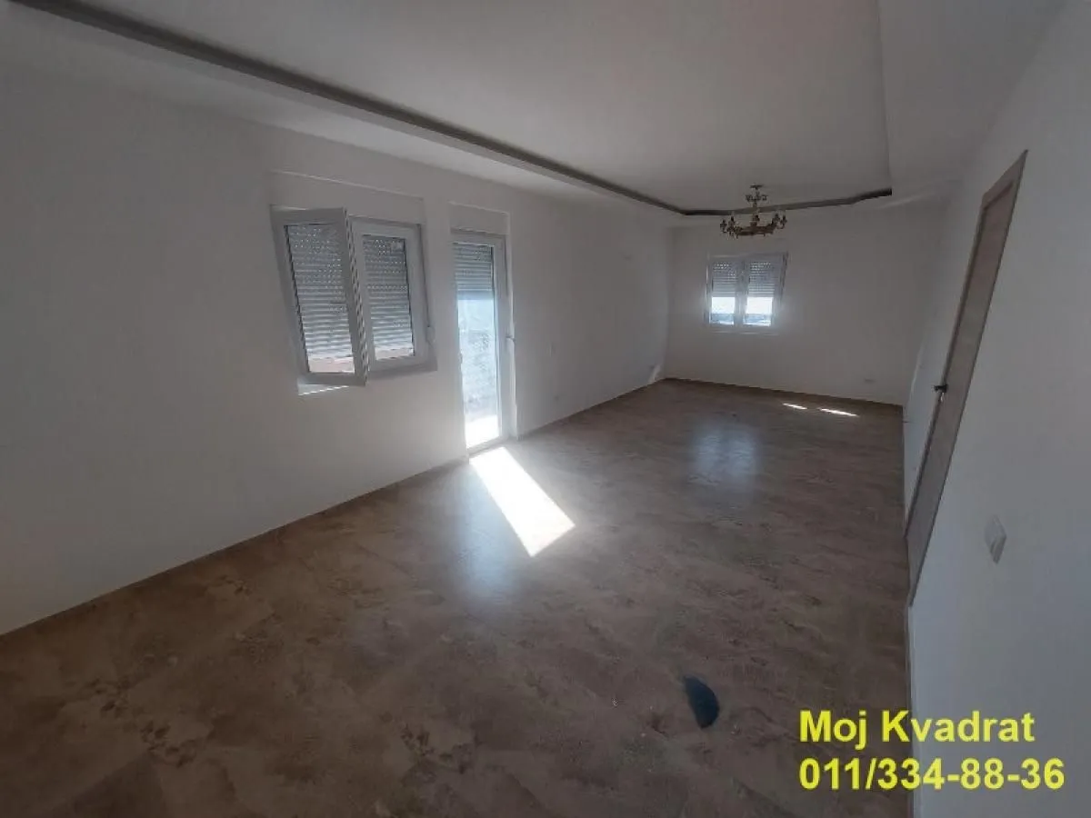 Prodaja, trosoban stan, 67m², Surčin, Beograd