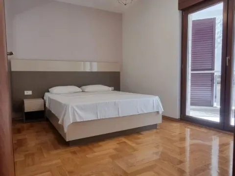 Prodaja, dvosoban stan, 130m², Bečići, Budva - image 2