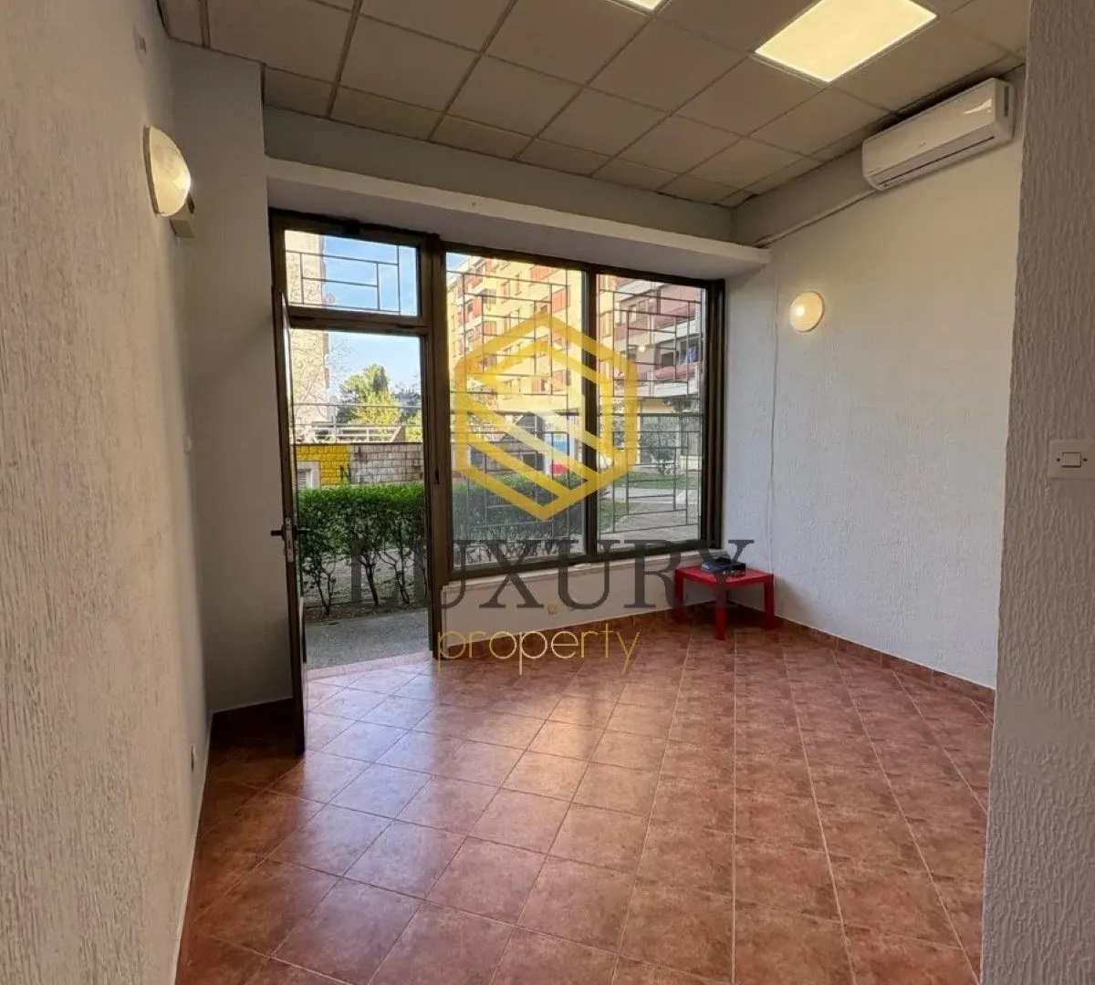 Rent, office space, 17m², Pejton, Podgorica