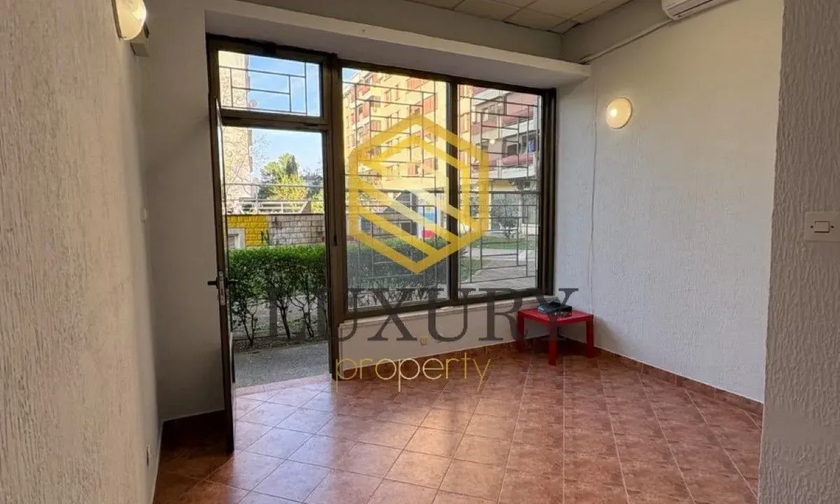 Rent, office space, 17m², Pejton, Podgorica