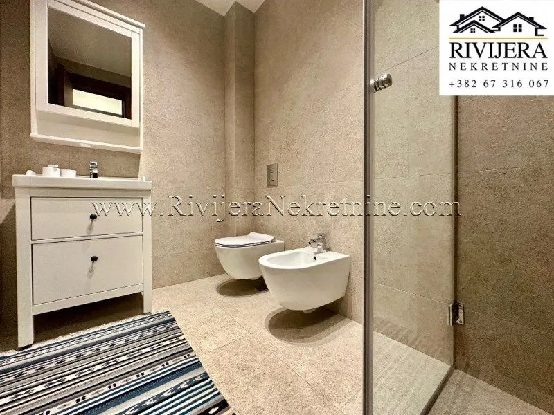 Prodaja, trosoban stan, 160m², Dobrota, Kotor