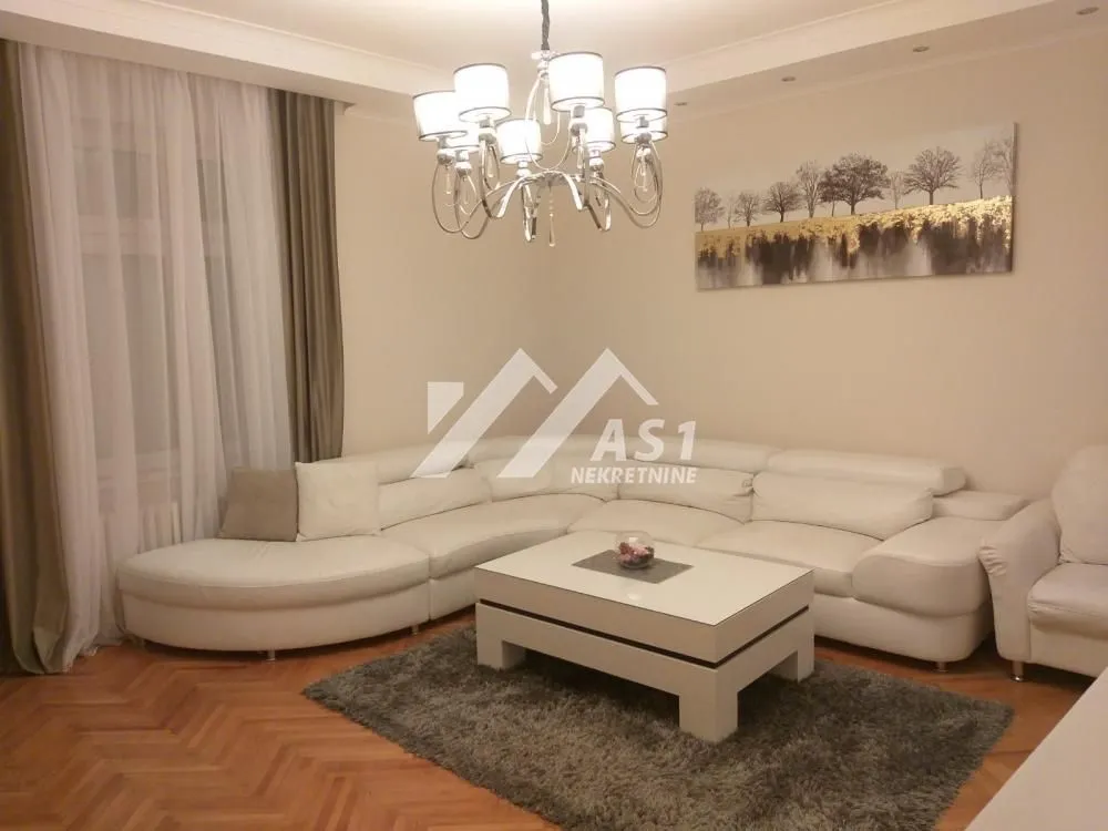 Izdavanje, četvorosoban stan, 100m², Centar, Novi Sad