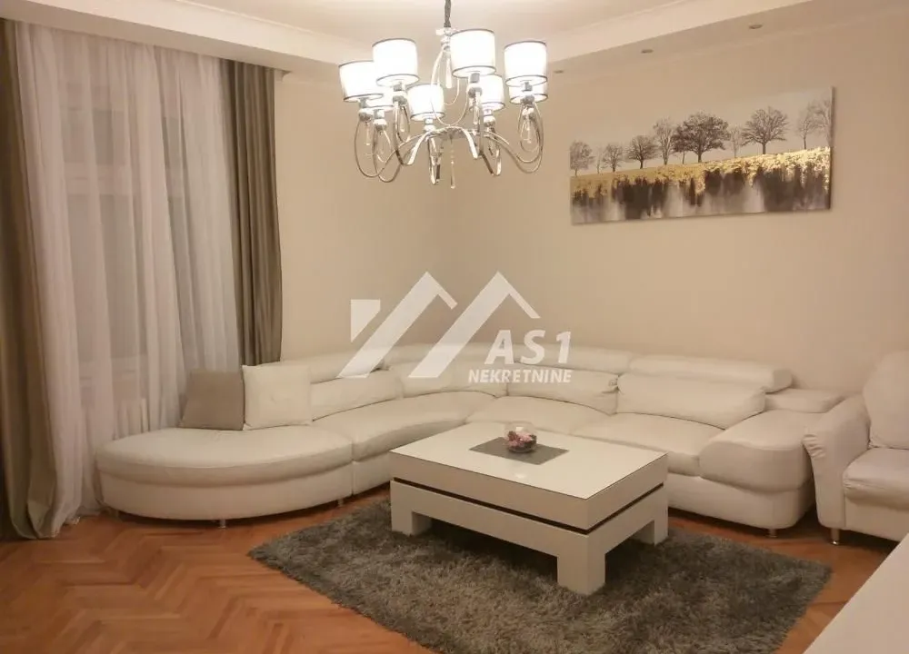 Izdavanje, četvorosoban stan, 100m², Centar, Novi Sad