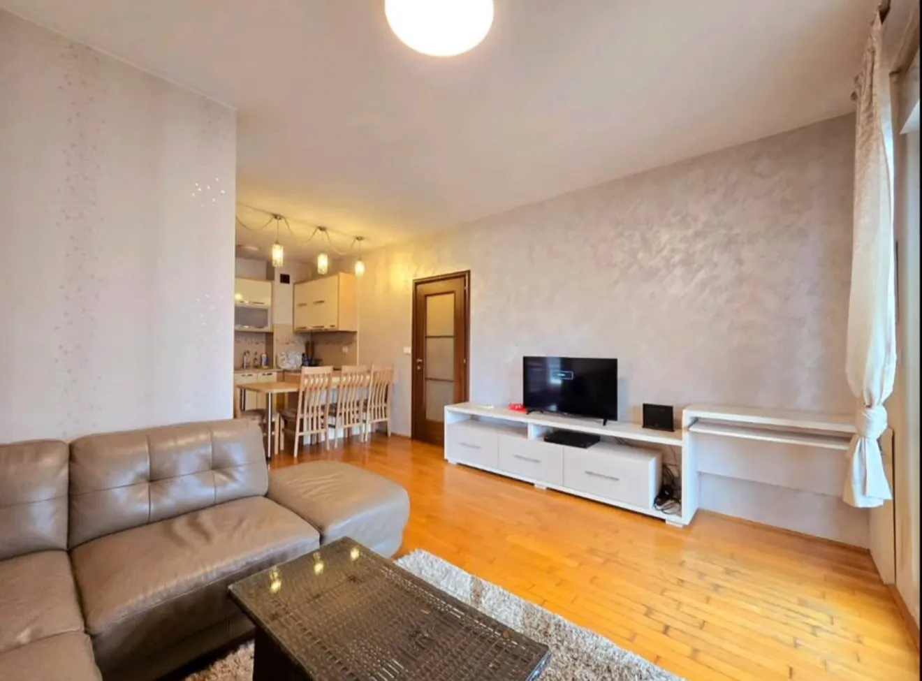 Izdavanje, dvosoban stan, 60m², Stari Aerodrom, Podgorica