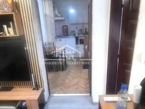 Prodaja, jednosoban stan, 40m², Vračar Hram, Vračar Sve Podlokacije - image 6