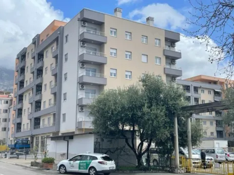 Rent, one bedroom apartment, 44m², Rozino, Budva - image 10