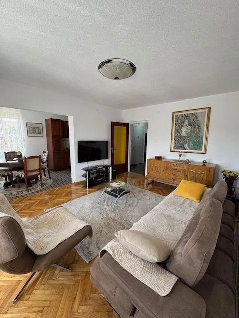 Izdavanje, dvosoban stan, 75m², Gornja Gorica, Podgorica
