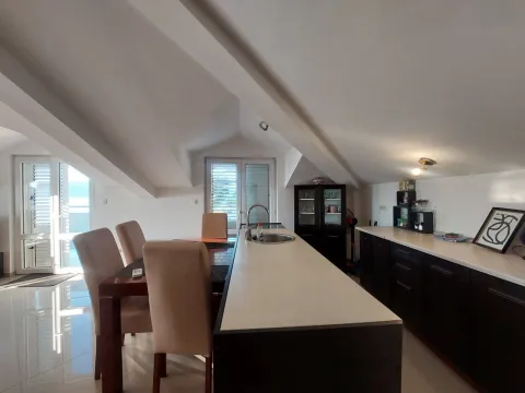 Izdavanje, dvosoban stan, 80m², Centar, Tivat - image 5