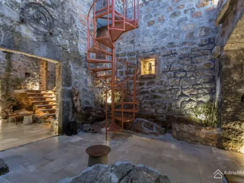 Sale, house, 216m², Đuraševići, Tivat - image 9