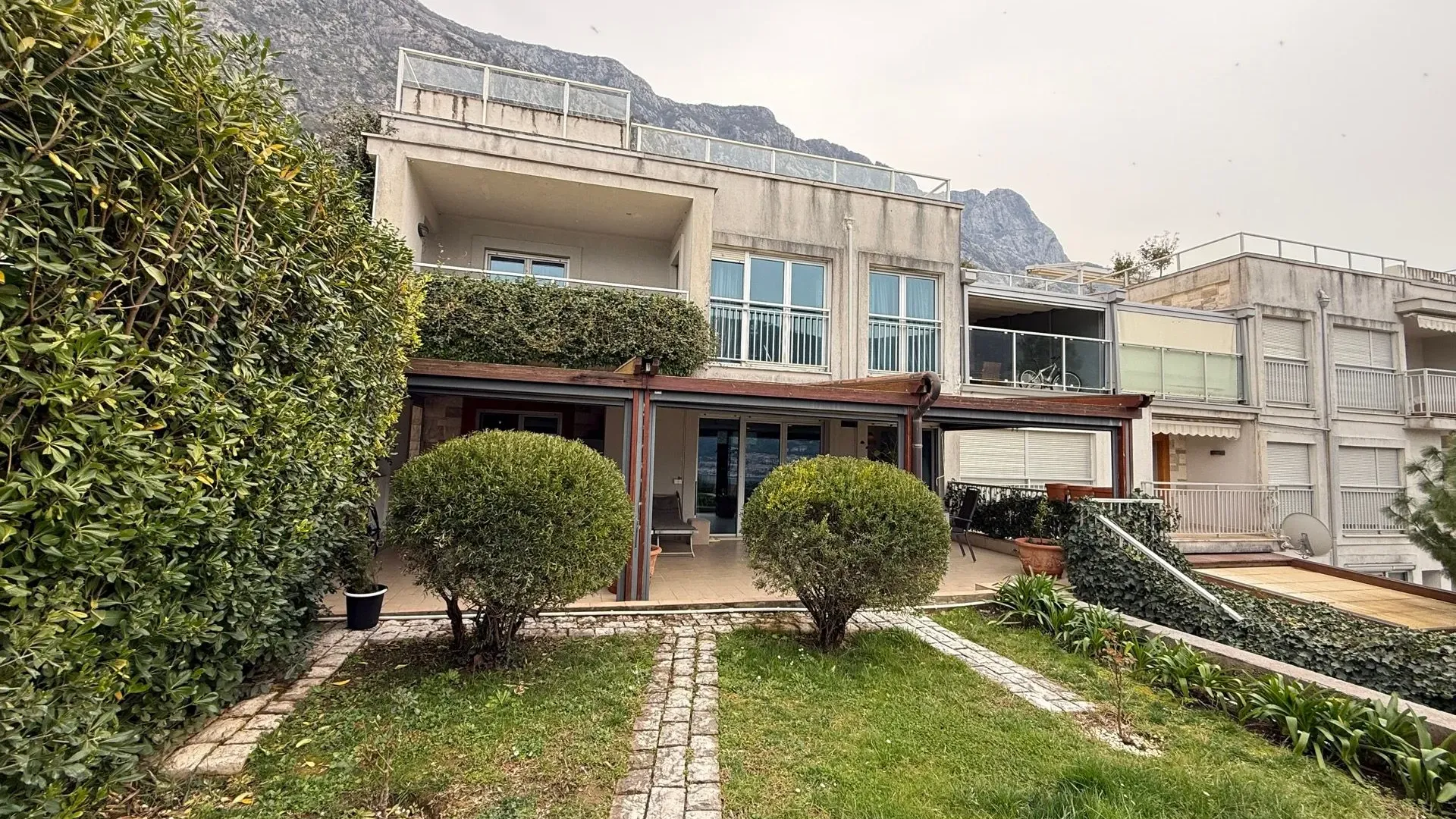 Prodaja, dvosoban stan, 74m², Dobrota, Kotor
