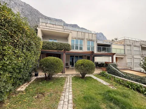 Sale, two bedroom apartment, 74m², Dobrota, Kotor - image 4