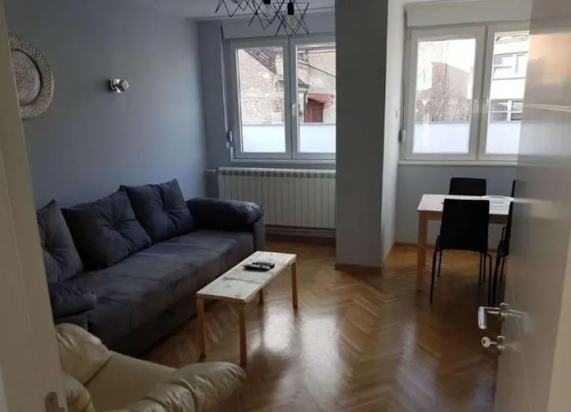 Izdavanje, dvosoban stan, 50m², Stari Grad, Beograd