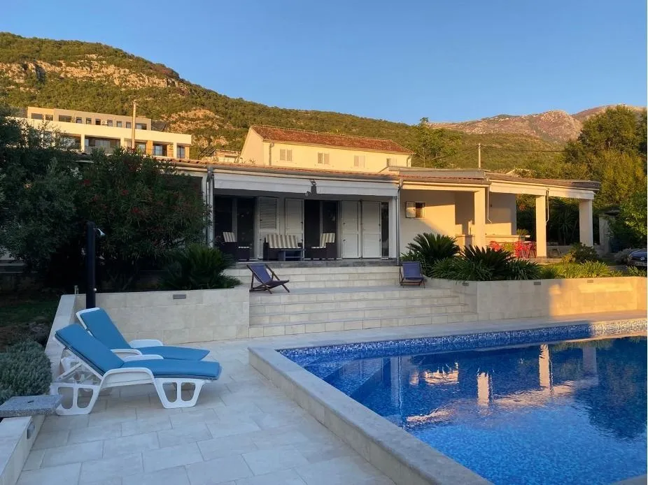 Prodaja, kuća, 239m², Kavač, Kotor