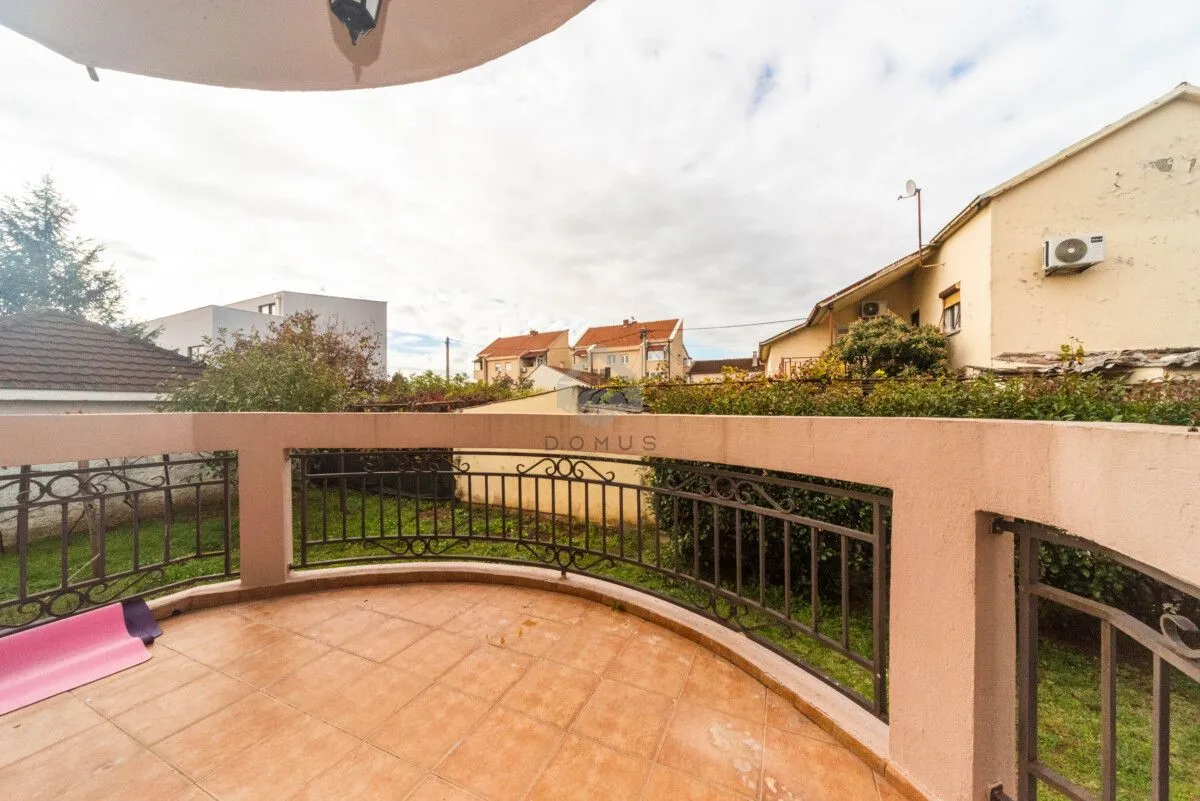Rent, four bedroom apartment, 180m², Tološi, Podgorica