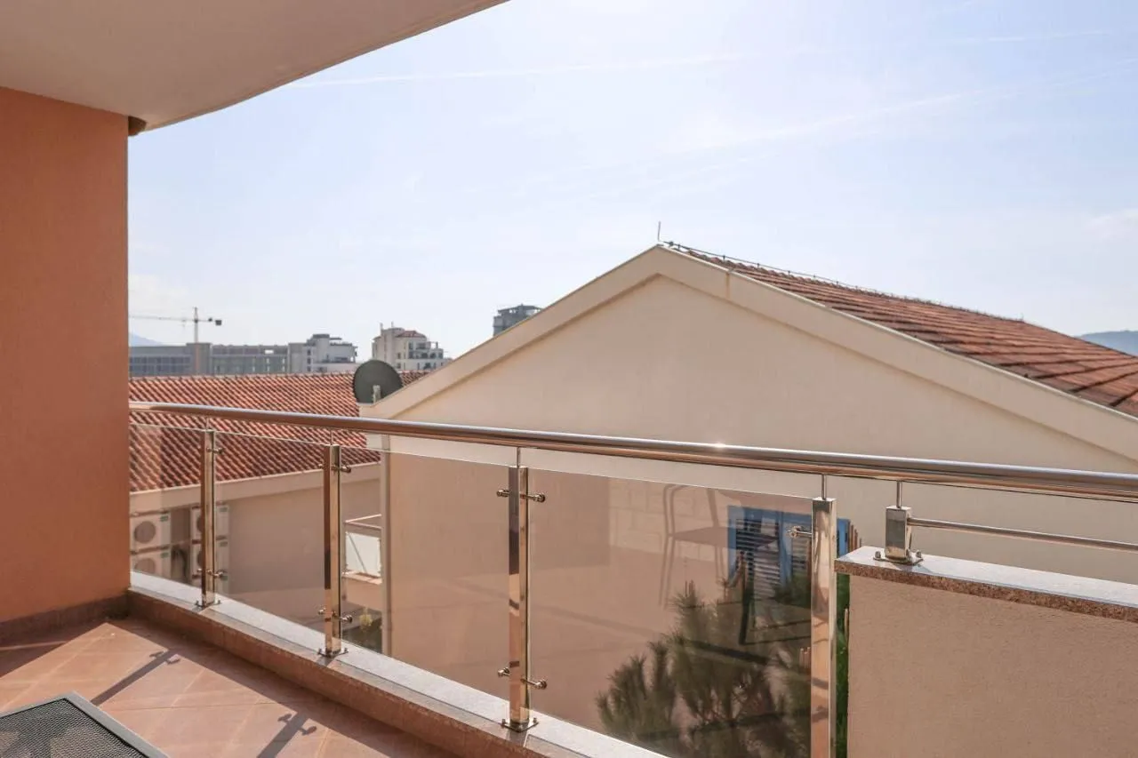 Daily-rent, one bedroom apartment, 90m², Bečići, Budva
