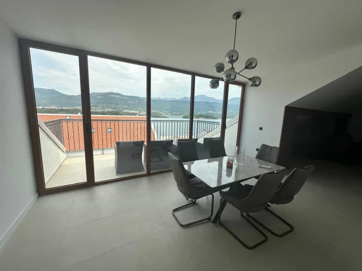 Izdavanje, dvosoban stan, 112m², Obala Đuraševića, Tivat