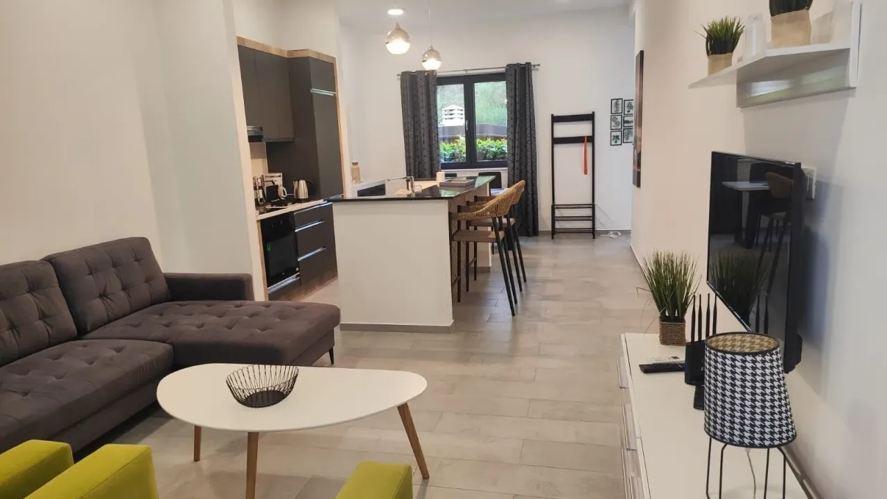 Izdavanje, jednosoban stan, 57m², Bečići, Budva