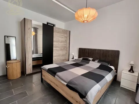 Izdavanje, dvosoban stan, 40m², Centar, Novi Sad