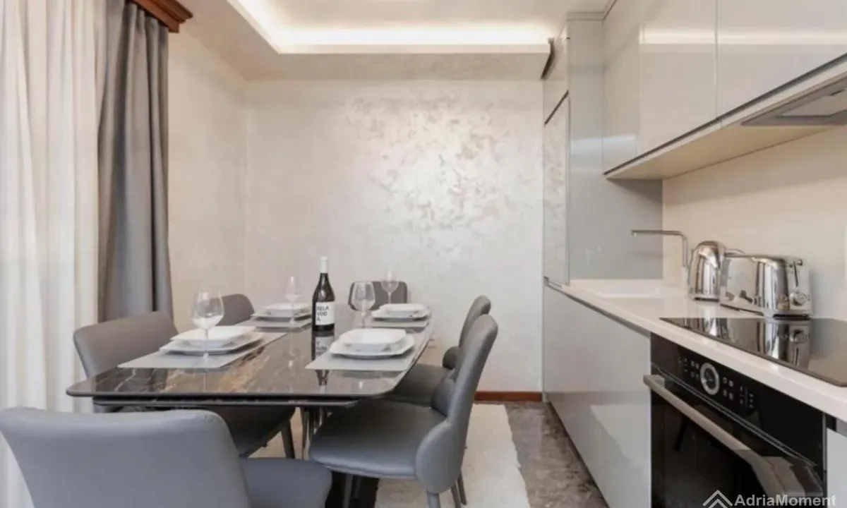 Sale, one bedroom apartment, 40m², Grad, Kotor