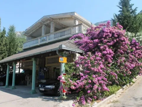 Prodaja, kuća, 300m², Mišići, Bar