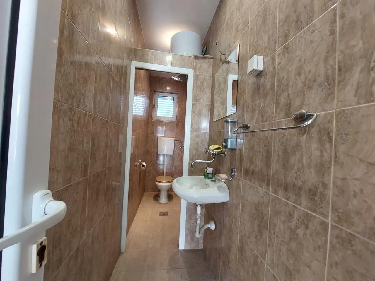 Izdavanje, poslovni prostor, 50m², Radanovići, Kotor