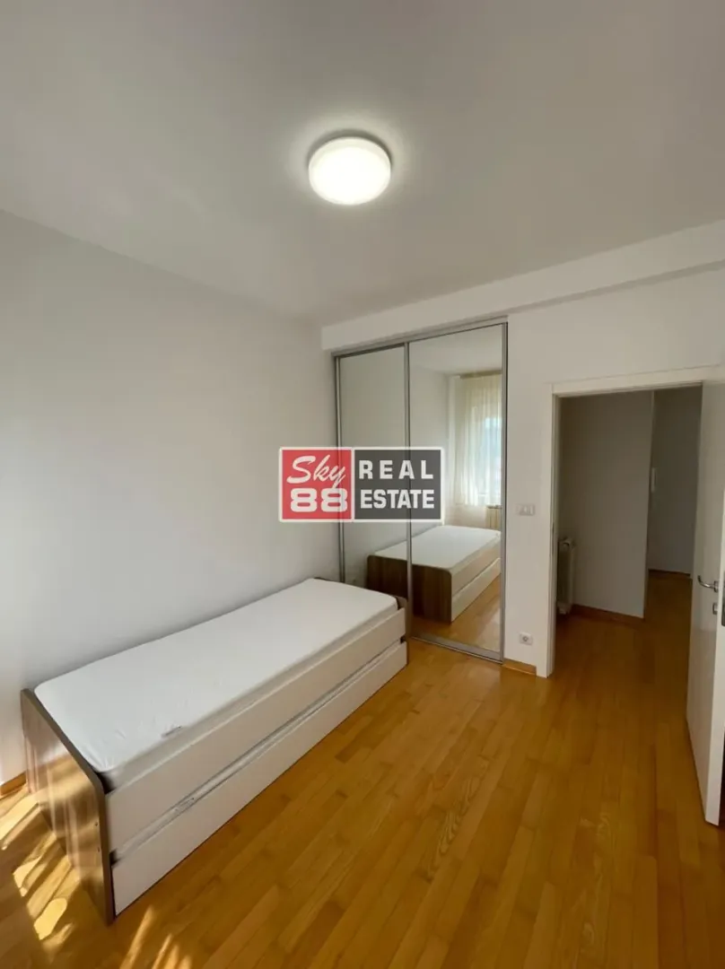 Izdavanje, kuća, 210m², Savski Venac, Beograd