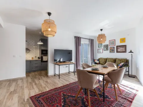 Izdavanje, jednosoban stan, 55m², Bečići, Budva