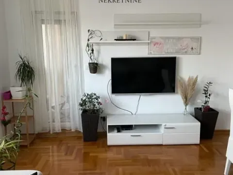 Rent, three bedroom apartment, 83m², Voždovac Sve Podlokacije, Beograd - image 2