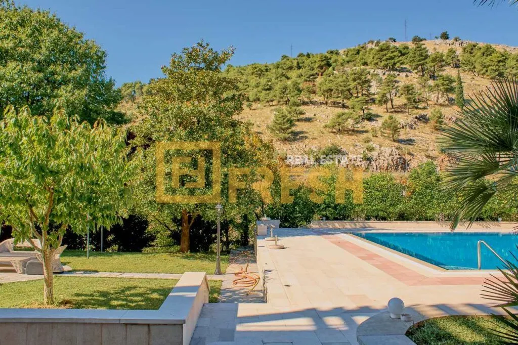 Izdavanje, kuća, 300m², Zagorič, Podgorica