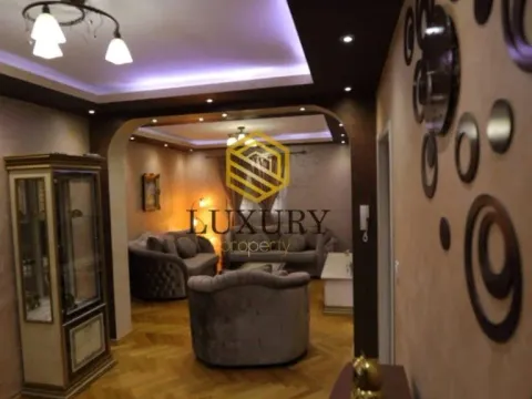 Izdavanje, kuća, 250m², Tološi, Podgorica - image 11