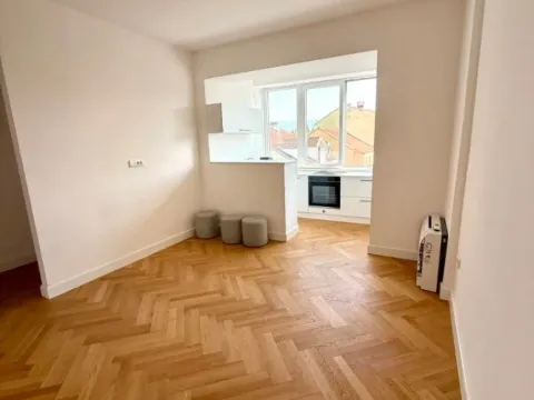 Izdavanje, poslovni prostor, 70m², Centar, Podgorica - image 4