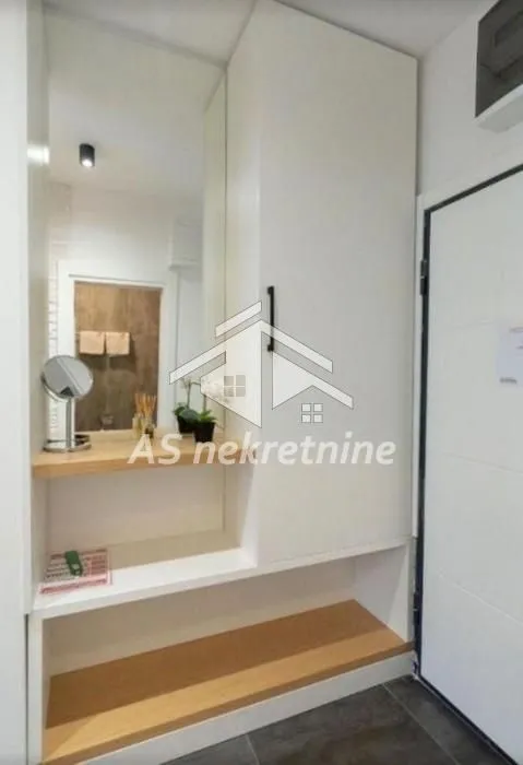 Rent, two bedroom apartment, 43m², Južni Bulevar, Vračar Sve Podlokacije