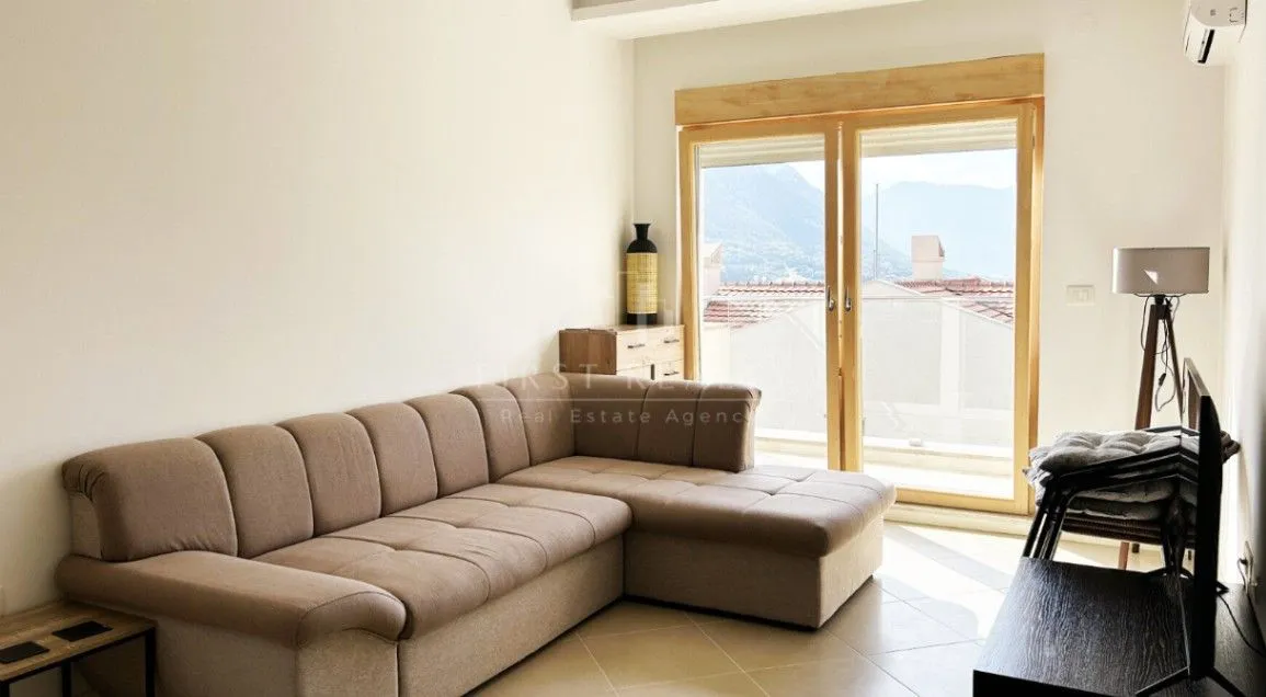 Sale, two bedroom apartment, 62m², Dobrota, Kotor