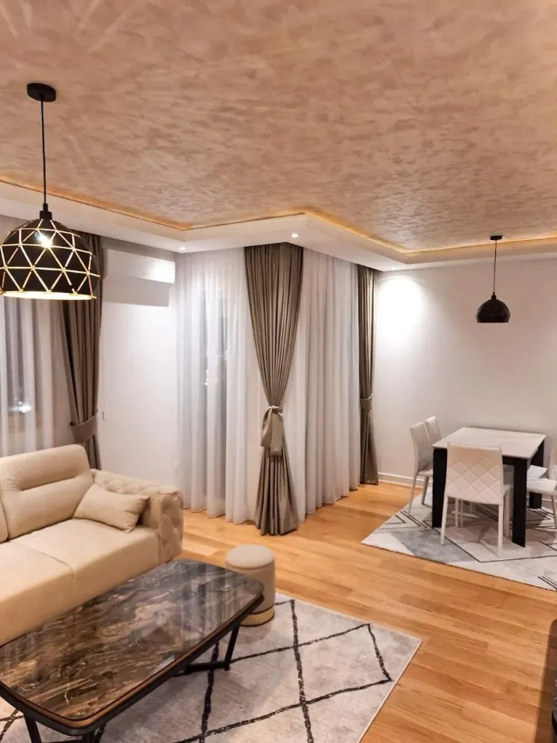 Izdavanje, trosoban stan, 94m², Central Point, Podgorica