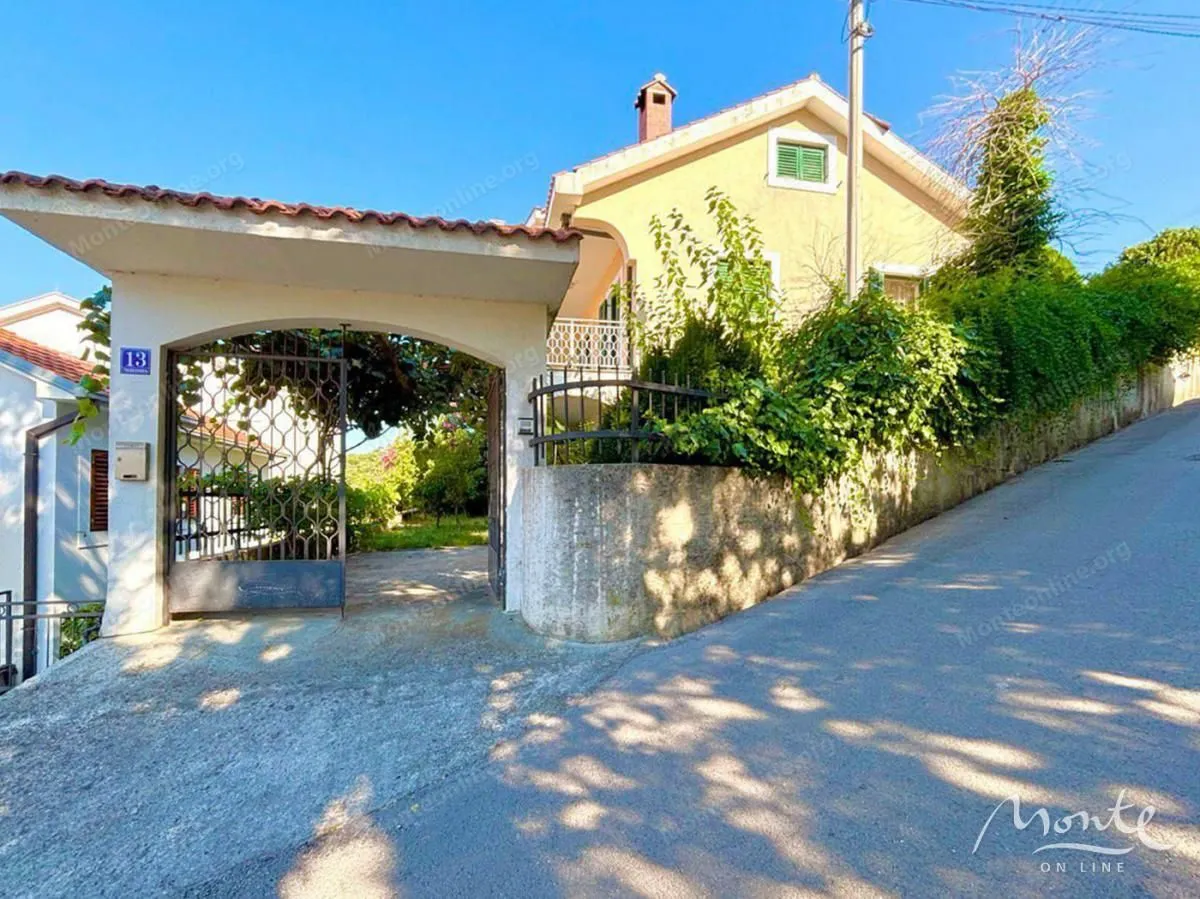 Prodaja, kuća, 252m², Topla, Herceg Novi