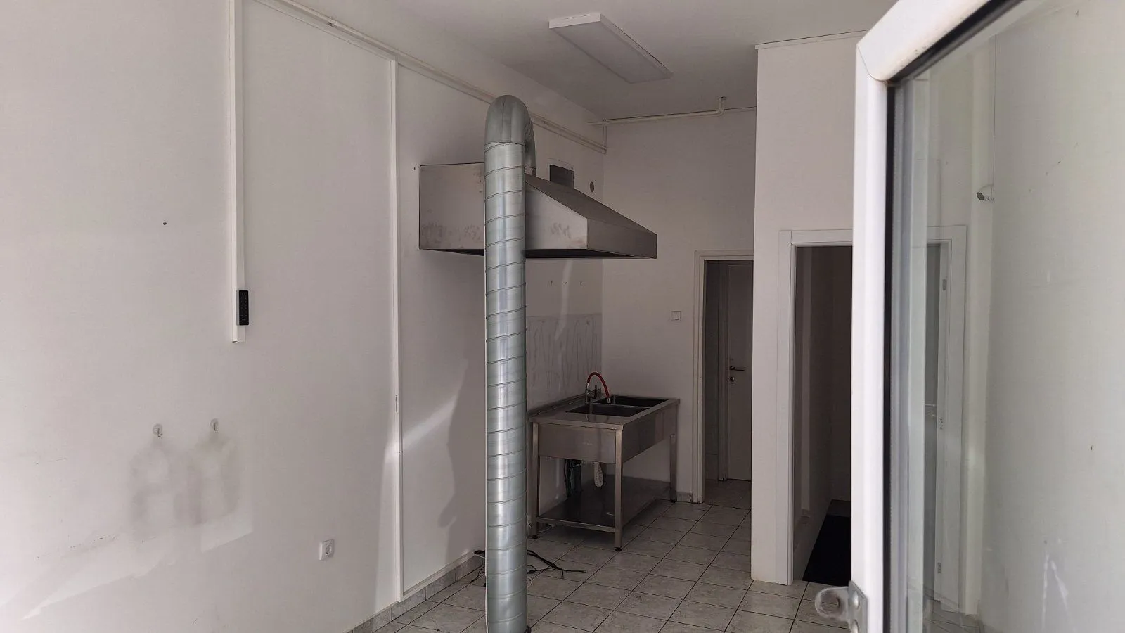 Sale, office space, 42m², Novo naselje, Novi Sad