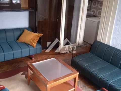 Stan in Adamovićevo Naselje