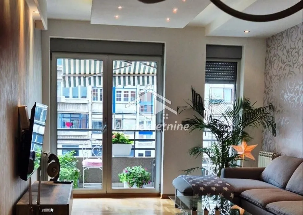 Izdavanje, dvosoban stan, 54m², Vračar Sve Podlokacije, Beograd