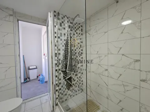 Izdavanje, trosoban stan, 110m², Centar, Bar - image 12