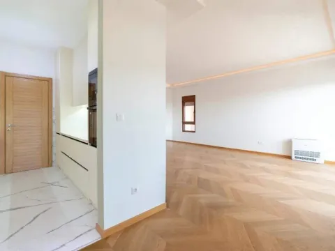 Izdavanje, trosoban stan, 142m², Podgorica, Crna Gora - image 19