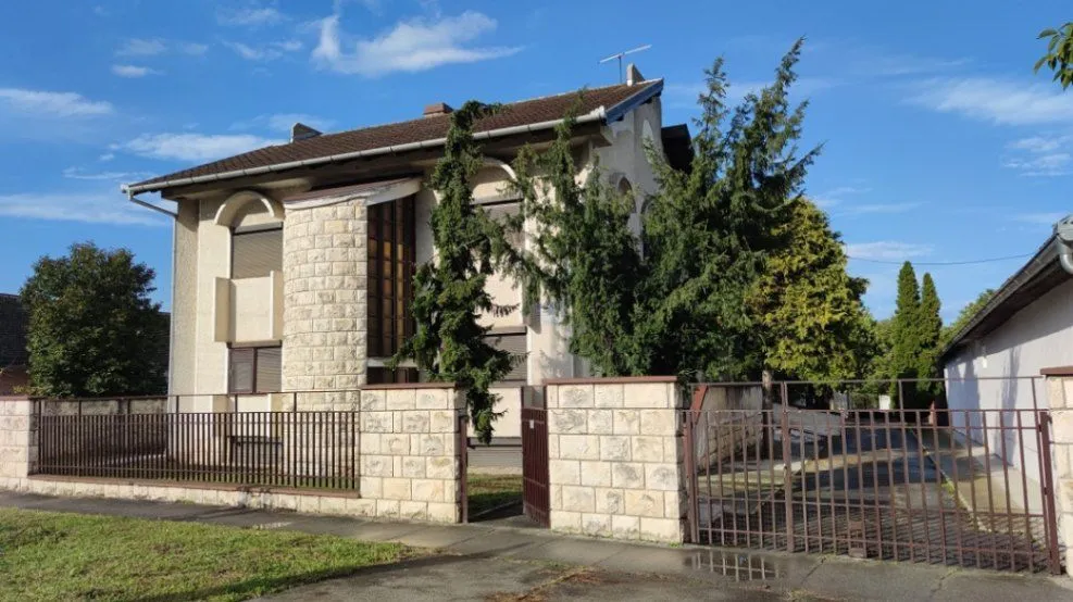 Sale, house, 400m², Sombor, Srbija