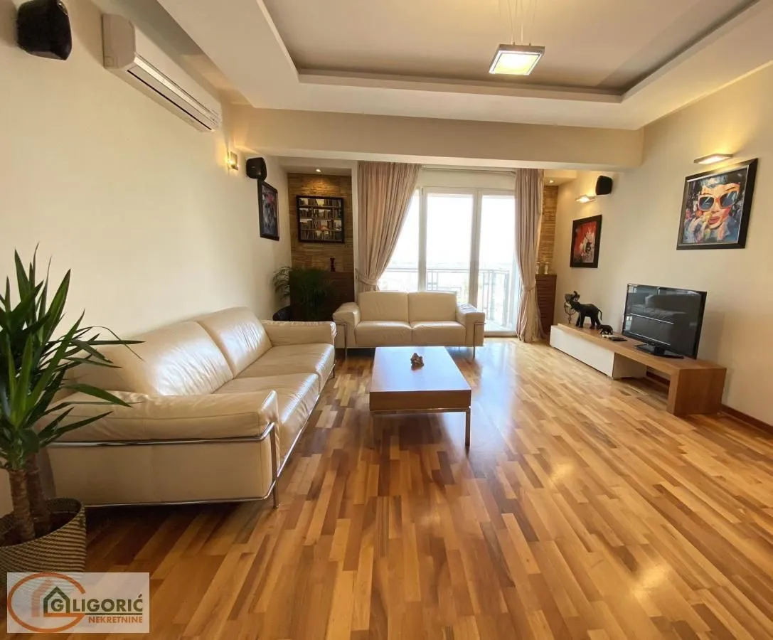 Izdavanje, trosoban stan, 122m², Stari Grad, Beograd