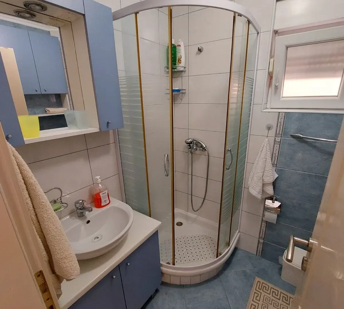 Izdavanje, dvosoban stan, 52m², Kalimanj, Tivat