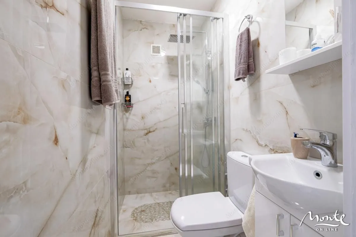 Prodaja, dvosoban stan, 110m², Centar, Tivat
